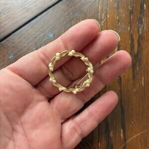 Vintage Gerry's Gold Tone Faux Pearl Wreath Brooch Pin